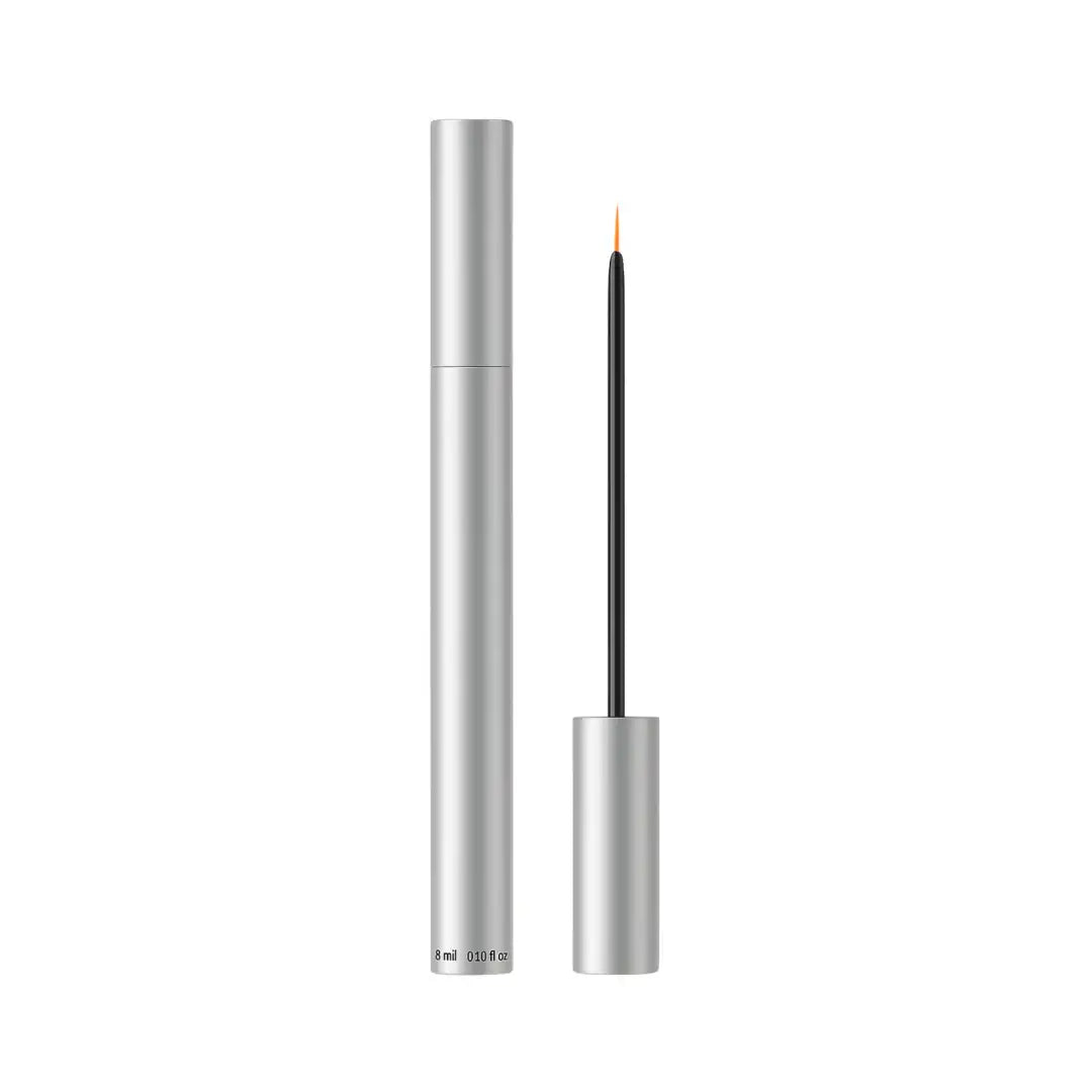 Zilverkleurig wimperserum met applicator, beautyproduct tegen witte achtergrond